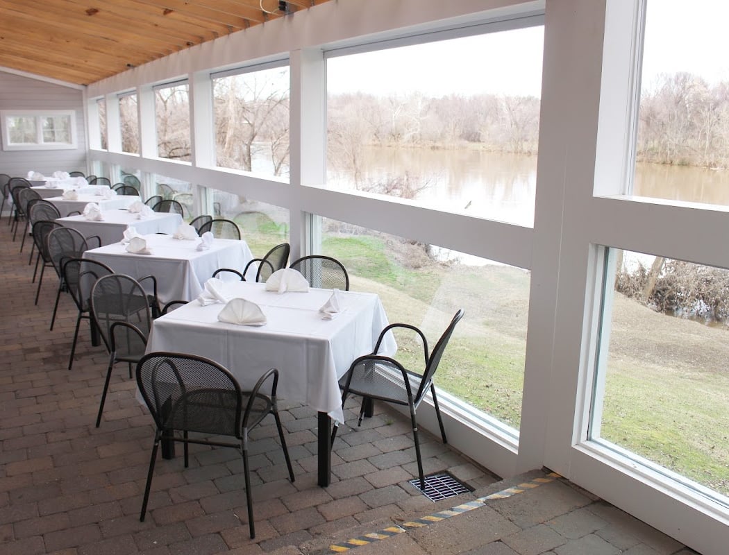Brock's Riverside Grill 2