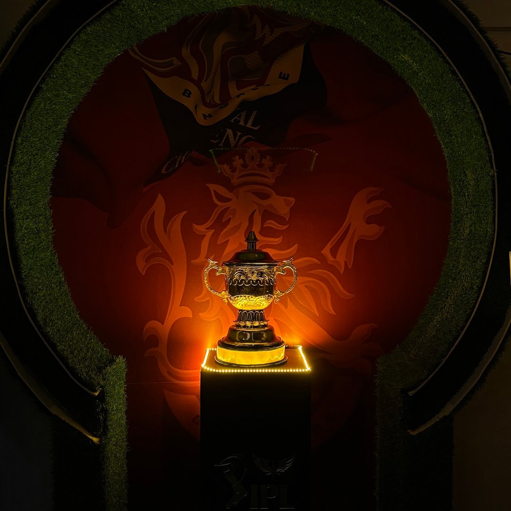 Mirror Pub 1