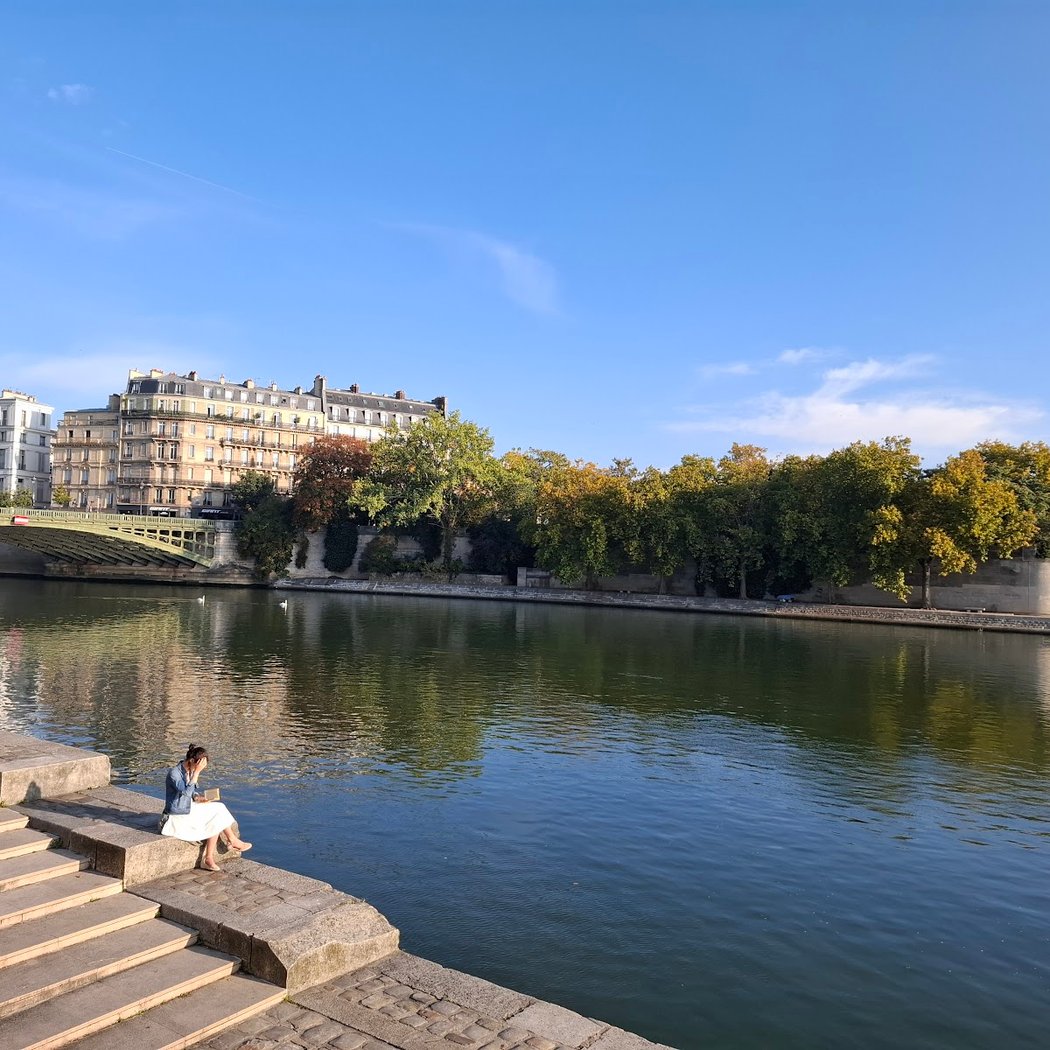 Dancing by the Seine 3