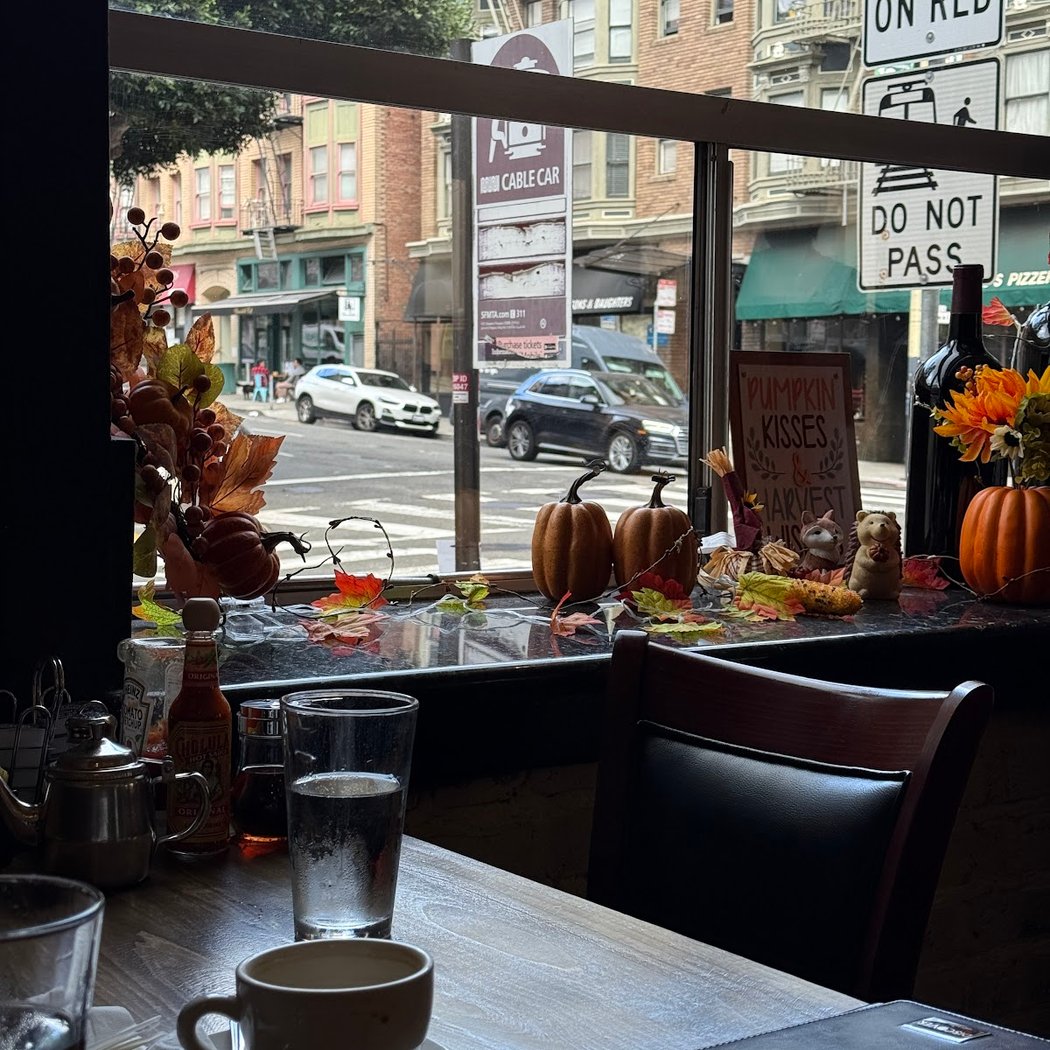 Roxanne Cafe 2