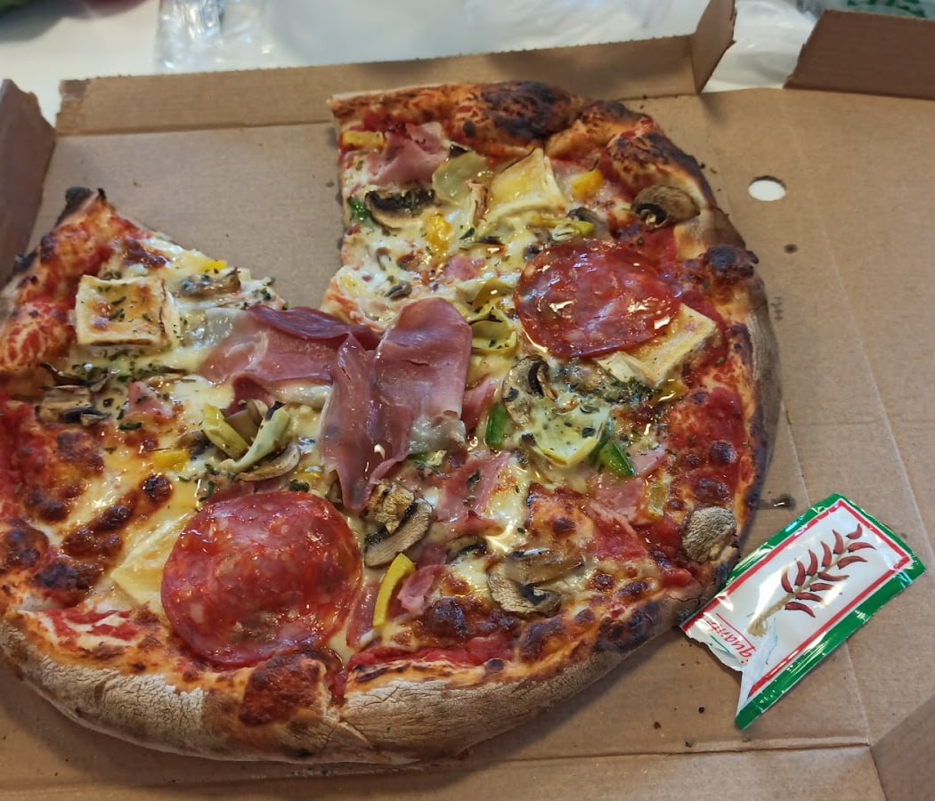 Ozzi Pizza 3