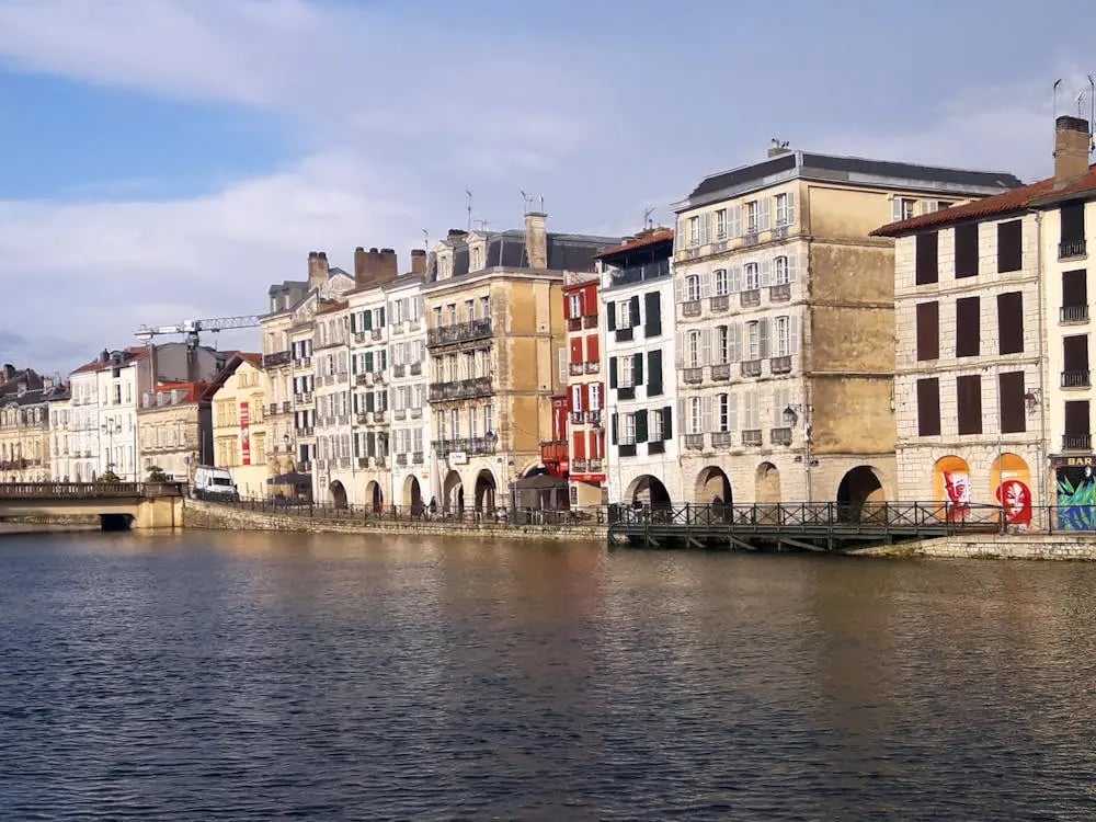 Quais de la Nive 2