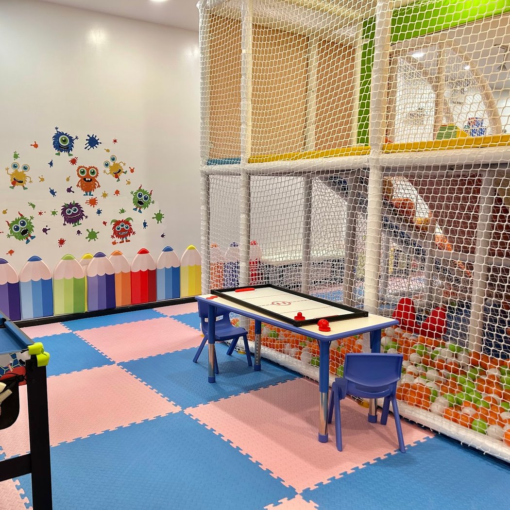 PeeKaBoo - Kid's Bounce & Bubble Café - 1