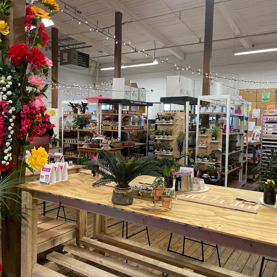 NaturalAnnie Essentials Candle Making Bar & Event Space 3