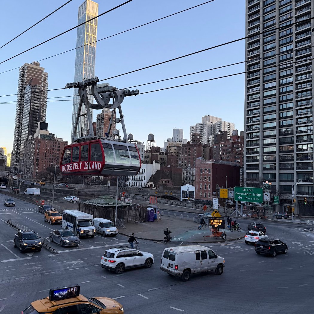 Tramway Plaza 3