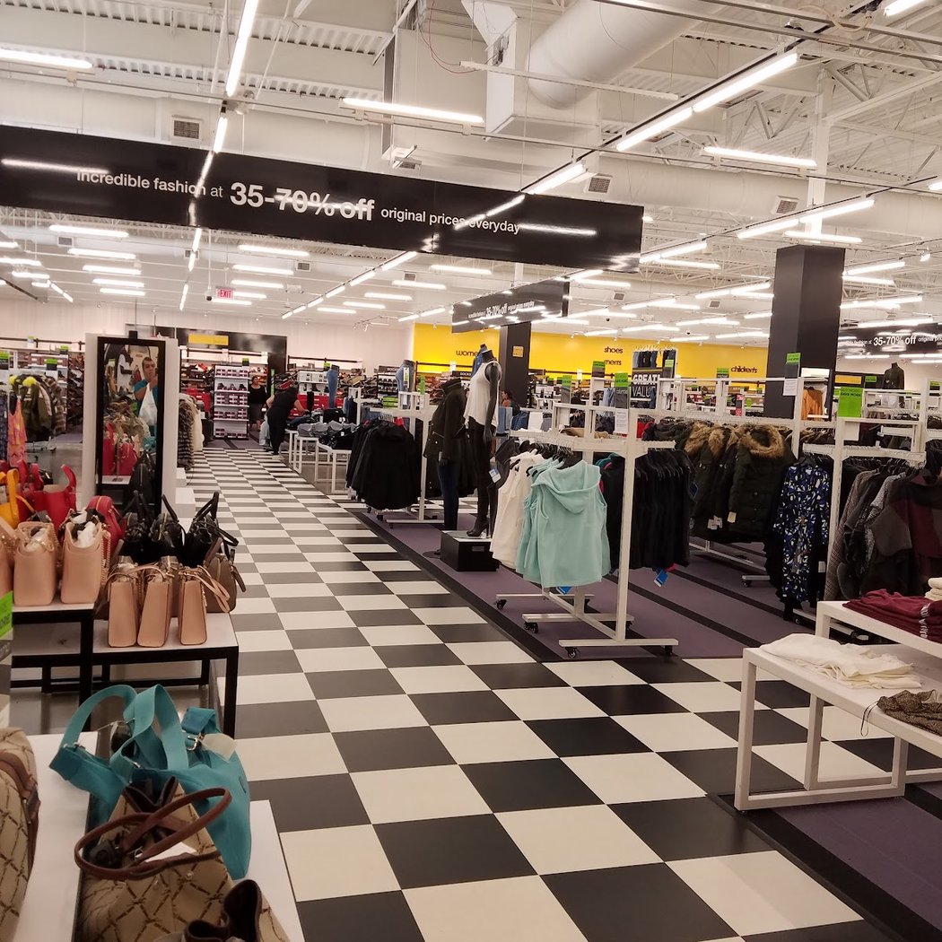 Bloomingdale's Outlet 3