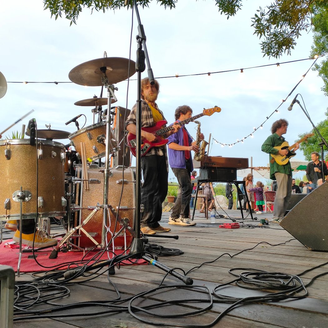 Les guinguettes enchantent les berges de la métropole 1