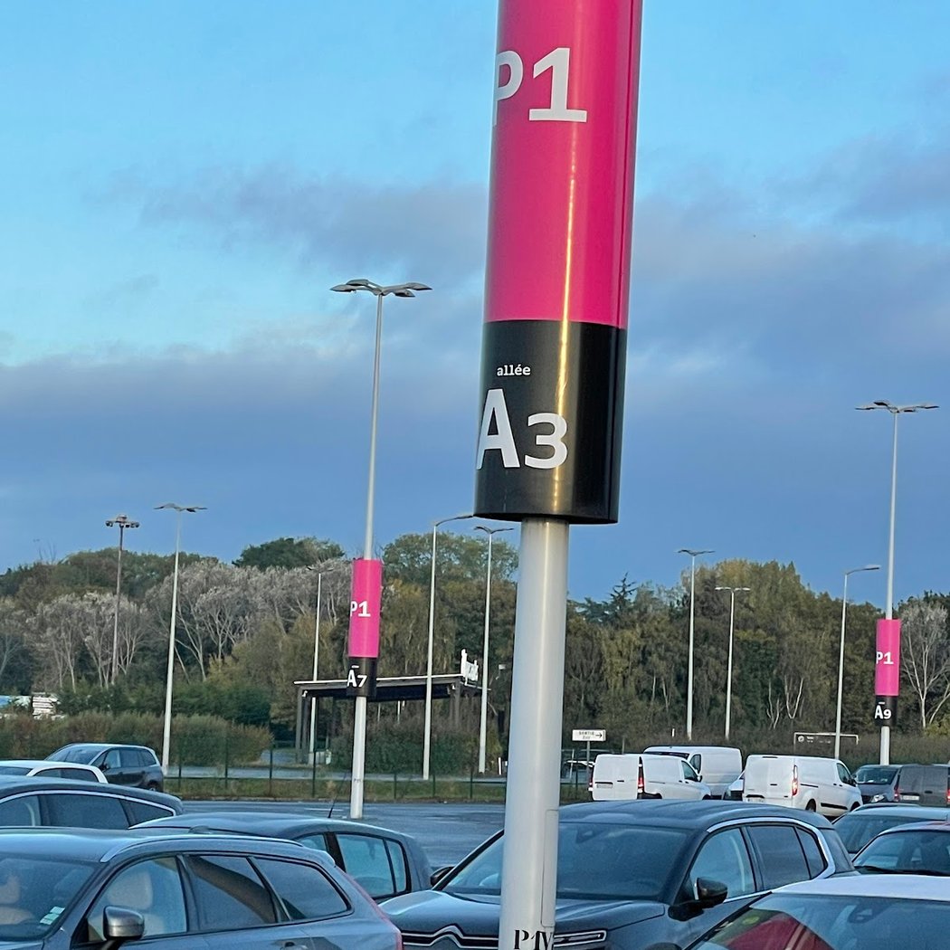 [P] Car Park P11a Exhibition center Paris-Nord Villepinte 1