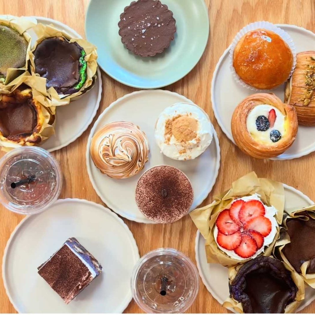 Fern & Aurora Dessert Shop 1