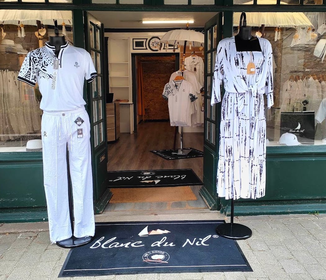 Blanc du Nil, vêtements homme et femme, remparts de Guérande 2