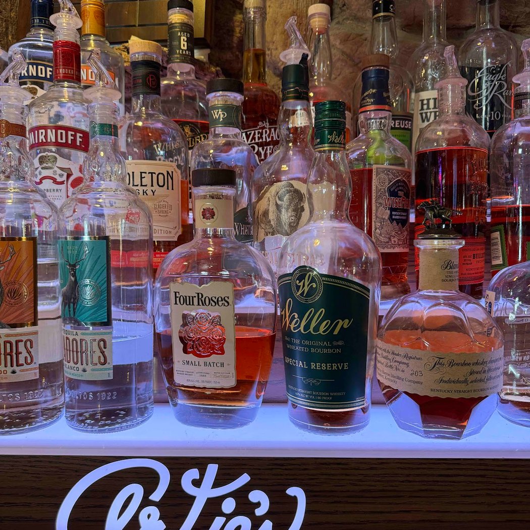 Artie's Countrywood Lounge 1