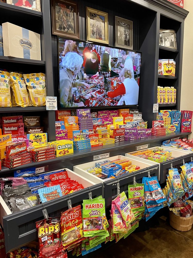 Cravin's Candy Emporium - Windsor CA 2