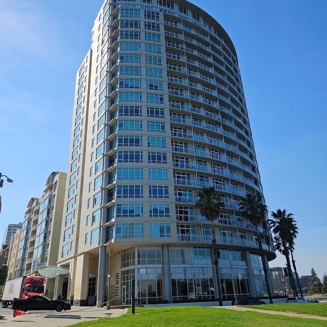 Essex On Lake Merritt 3