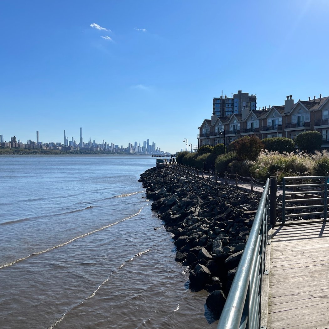 Hudson River Waterfront Walkway 2