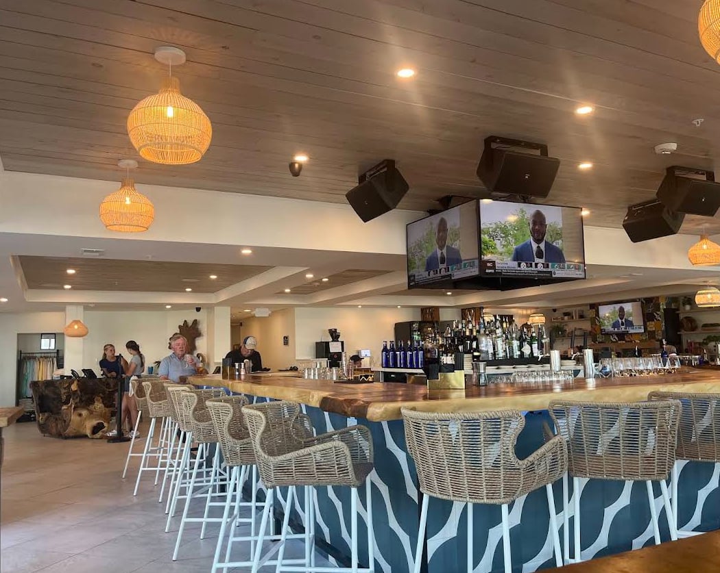 Wave Lakeside Dining - Marblehead, OH 3