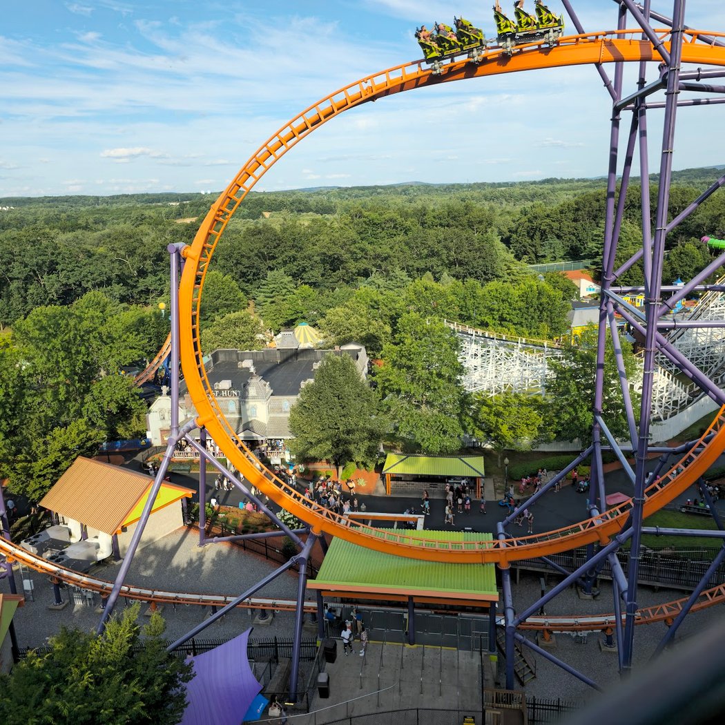 Lake Compounce Amusement & Water Park 2