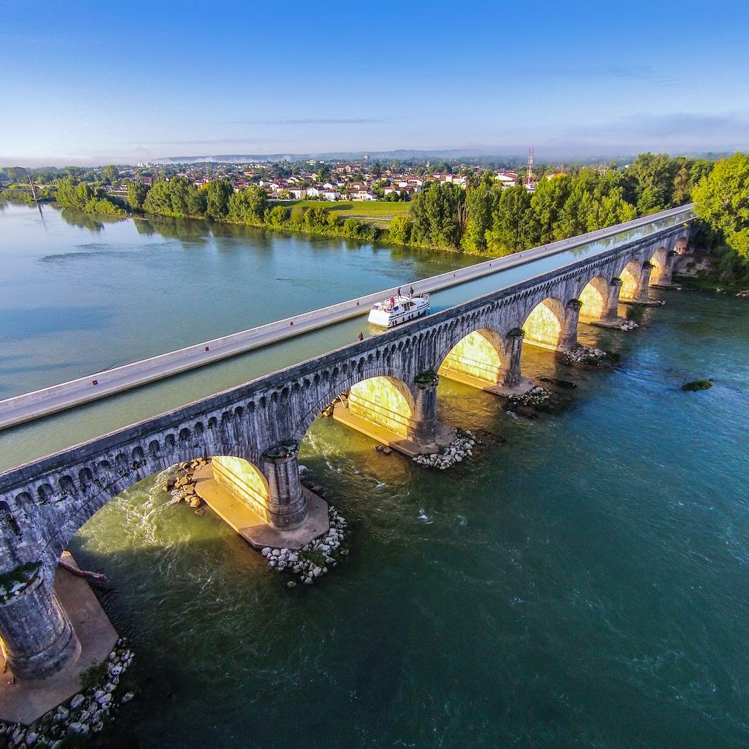 The Canalous Burgundy - Digoin 1