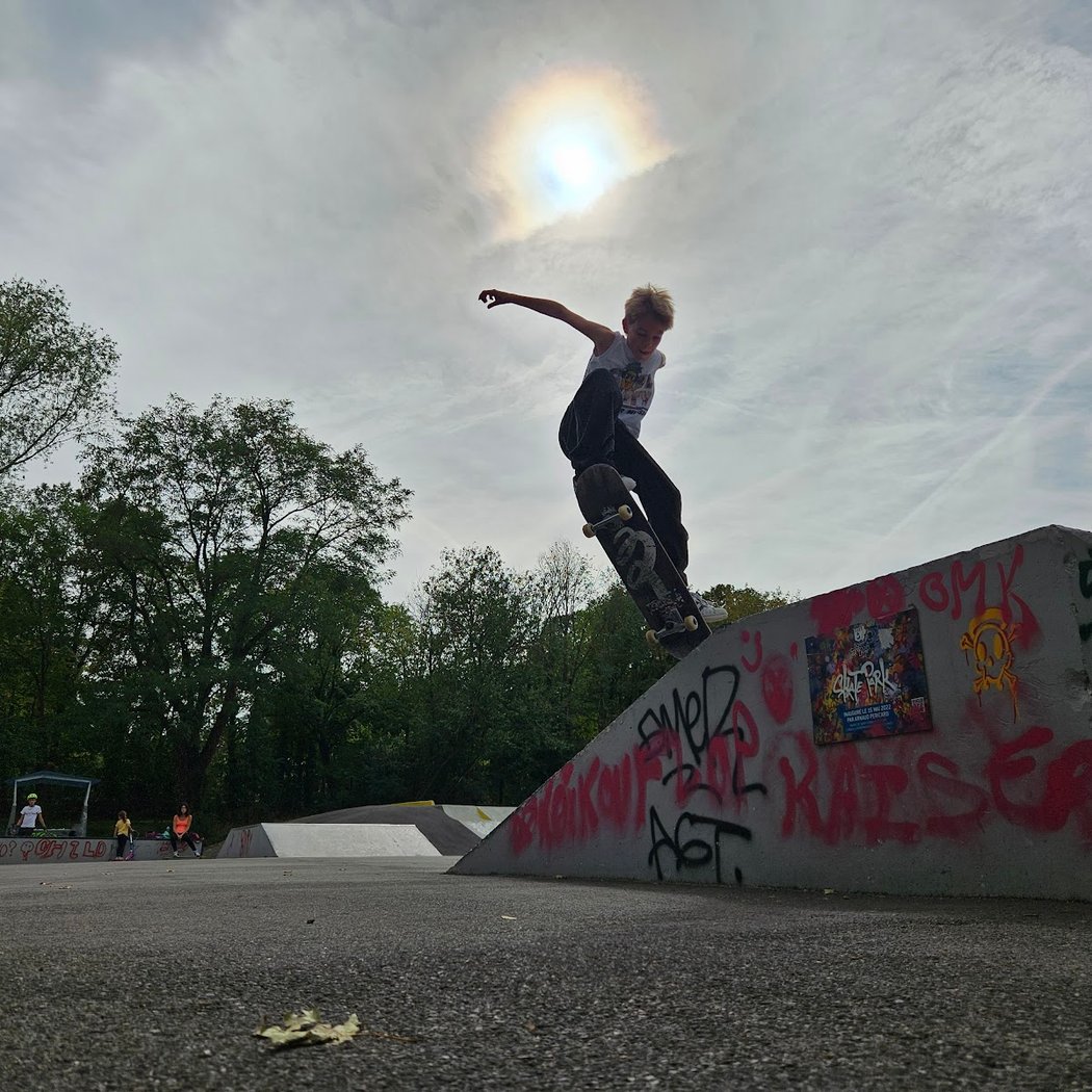 Initiation par le service jeunesse au skate 1
