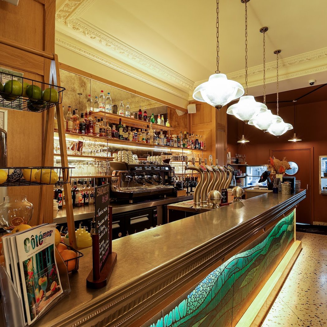 Happy Hour at Café Pauly 1