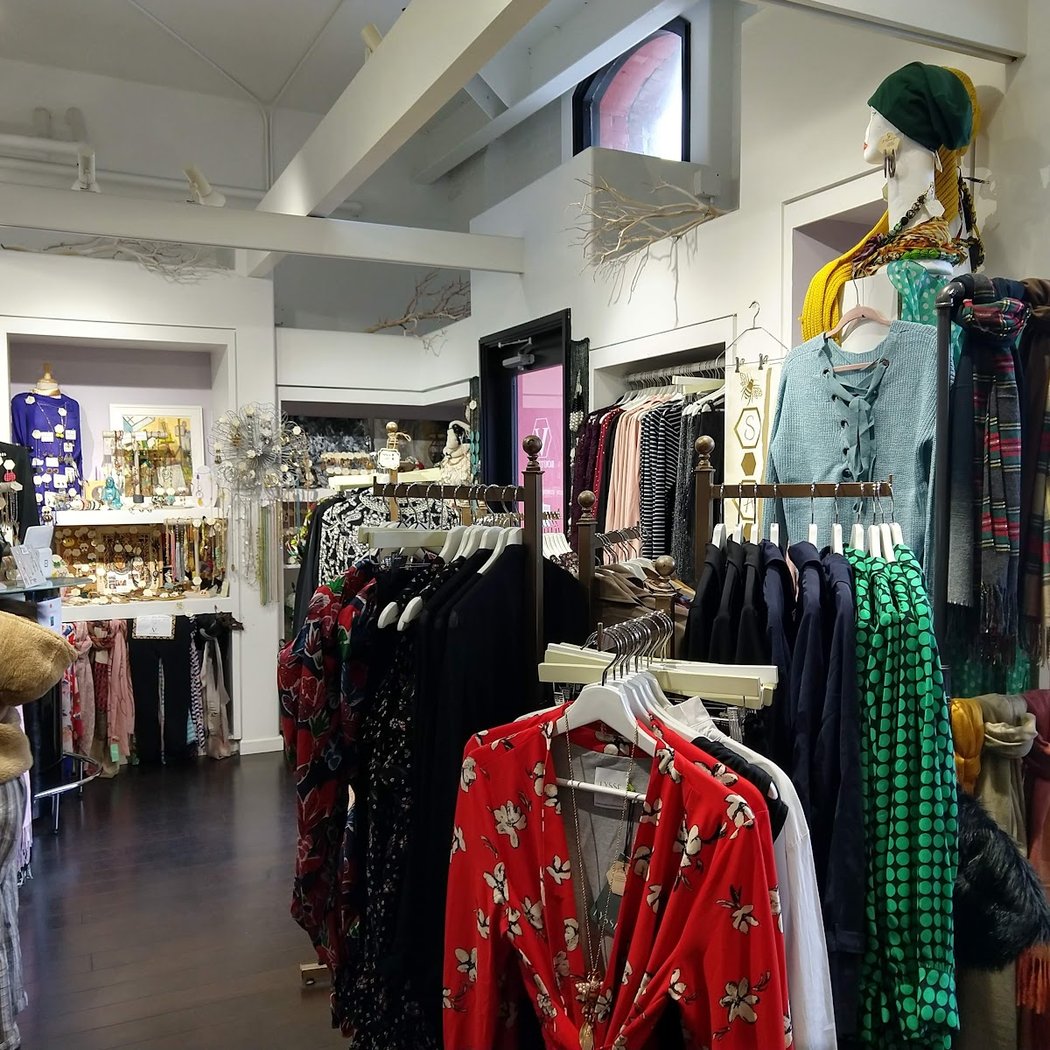 V Boutique 2