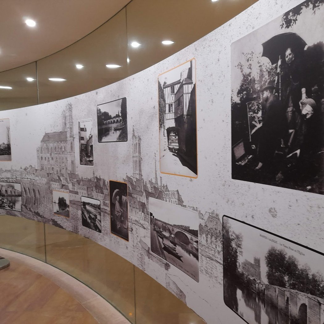 Exposition temporaire de photos liées à Mantes 1