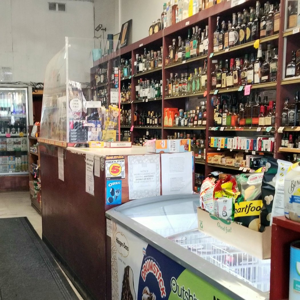 Grand Lake Market & Liquor 2