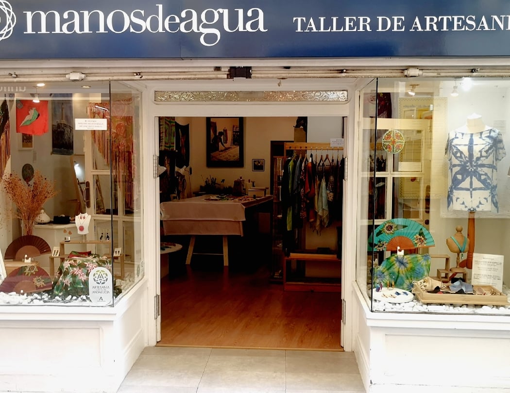 ABANICOS ARTESANALES EN SEVILLA Manosdeagua 2