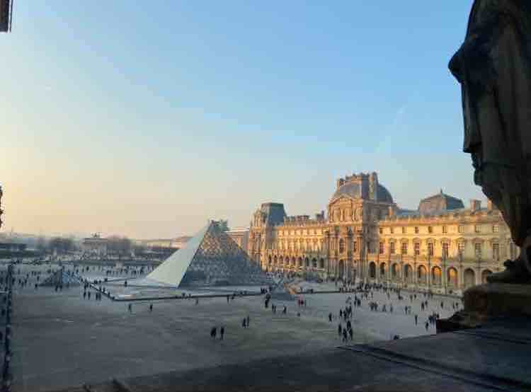 L'œil d'une Parisienne, Paris insolite avec une Guide juste pour vous en trottinette électrique 2