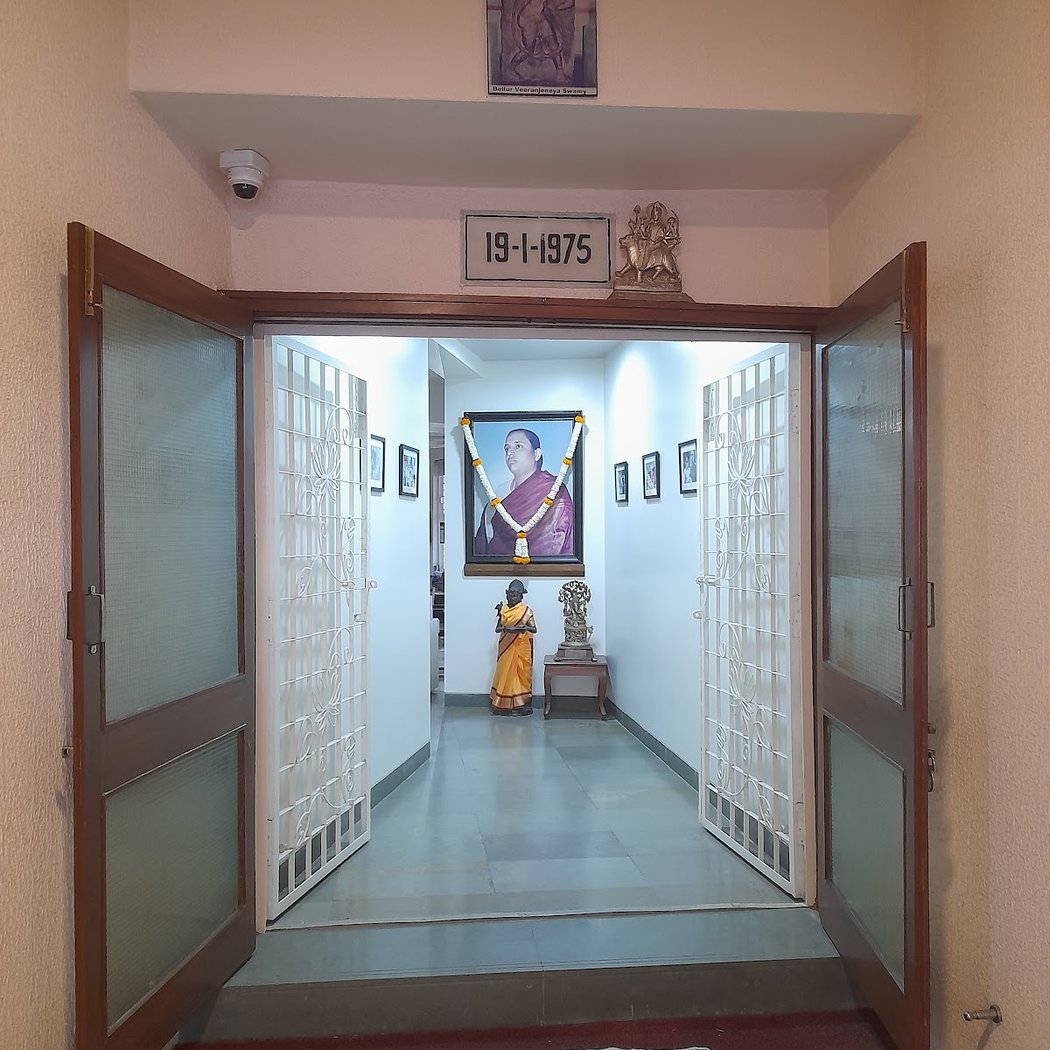 Ramamani Iyengar Memorial Yoga Institute 2