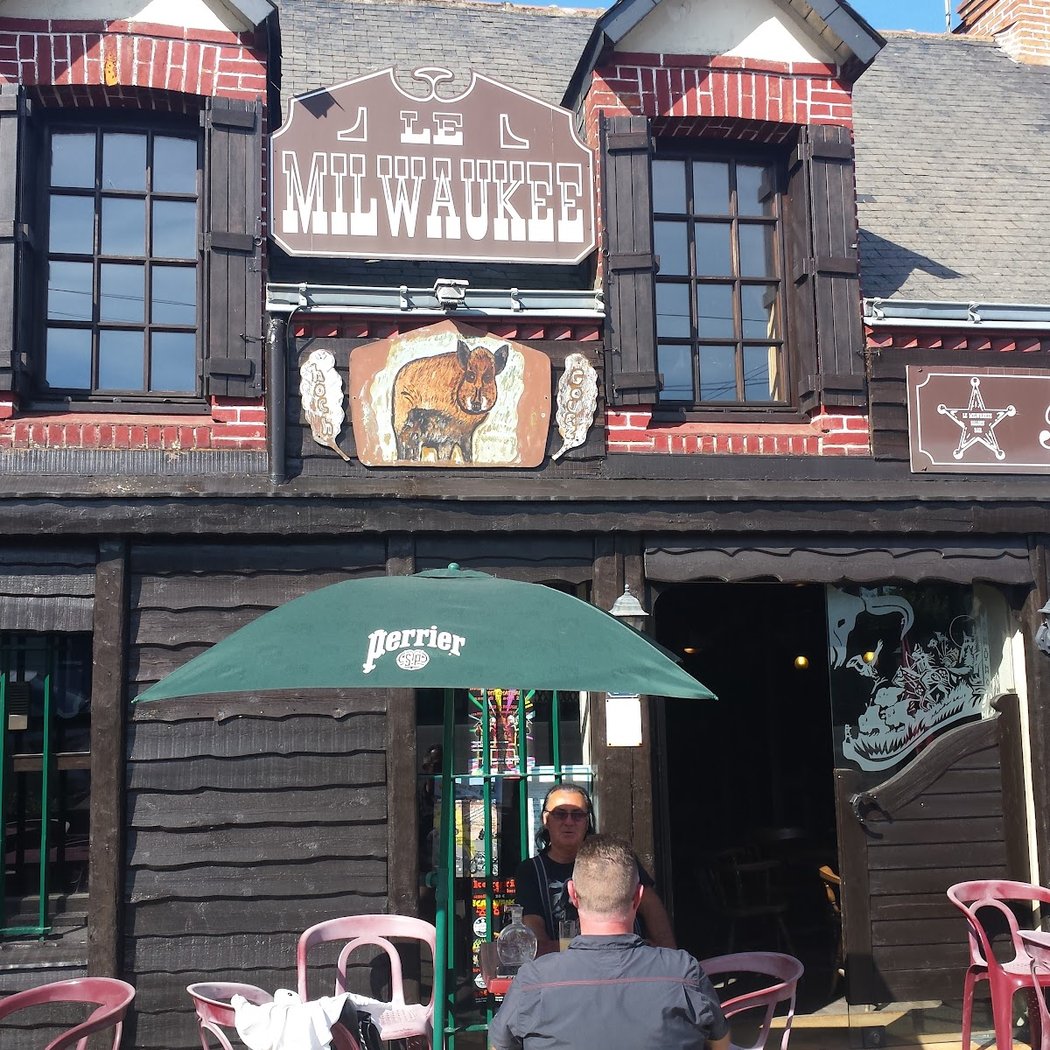 Milwaukee Saloon 1