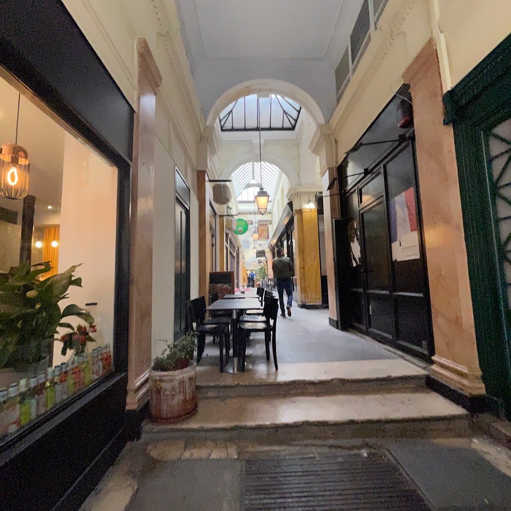 Cherche des trésors vintage dans le passage Choiseul 3