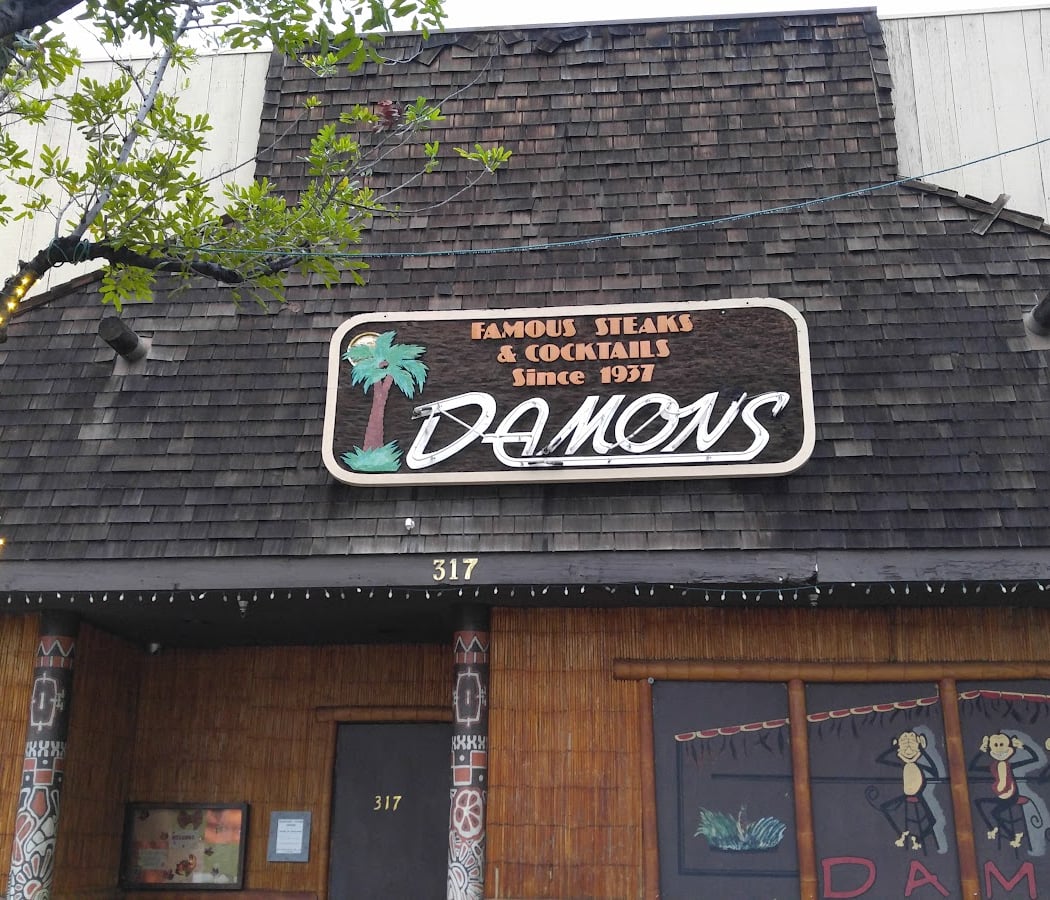 Damon's Steak House 3