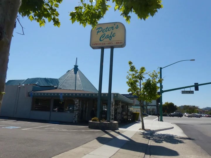 Peter's Cafe 3