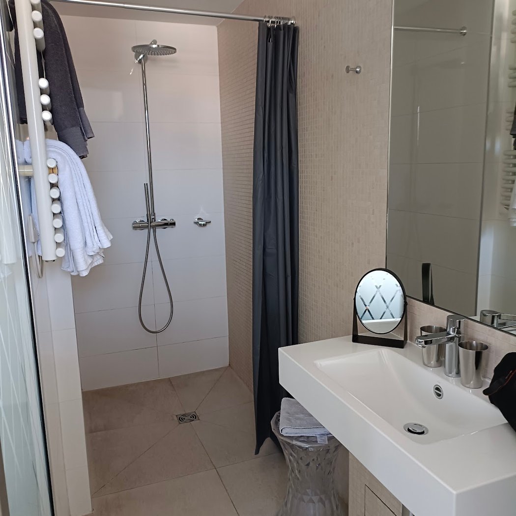 Le Cesar Hotel 3