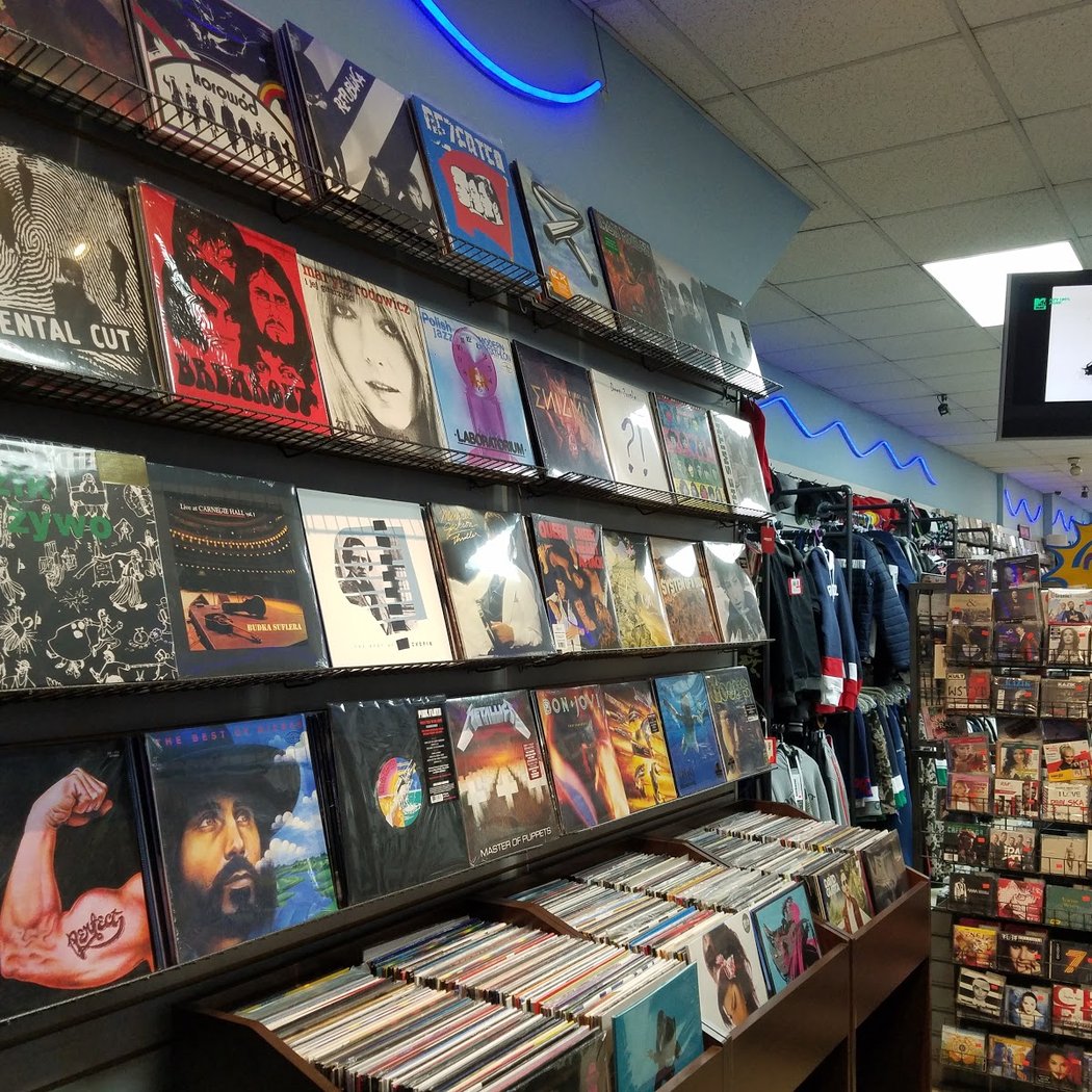 Music Planet GAMES AND RECORDS 3
