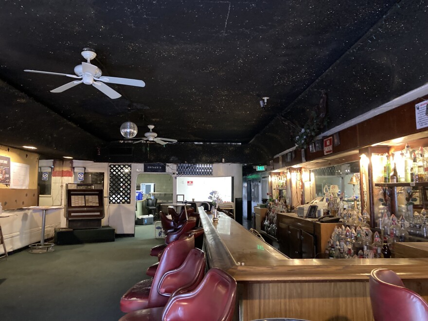 Esther's Orbit Room 3
