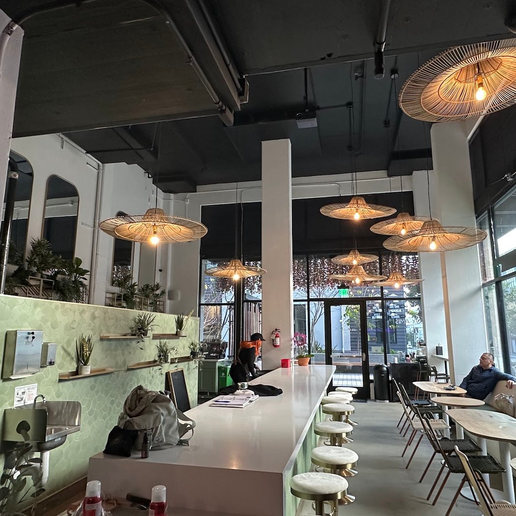 Les Deux Amis Cafe and Wine Bar 3