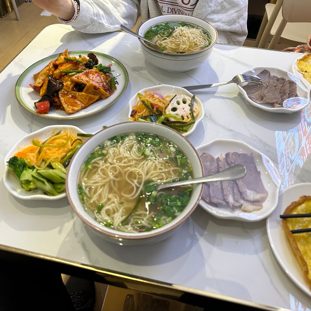 Xinjiang Flavor Yidecun Stretched Noodle Restaurant 3