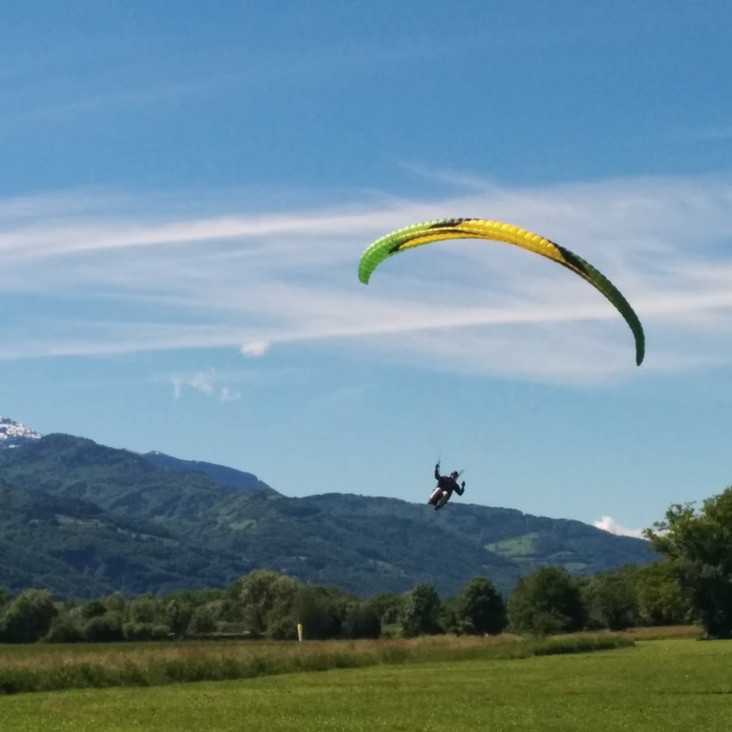 Bubble Paragliding 1