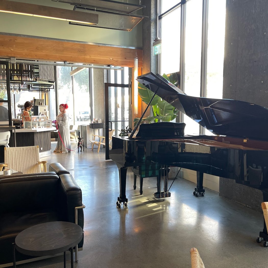 Dento Piano Cafe and Bar 2