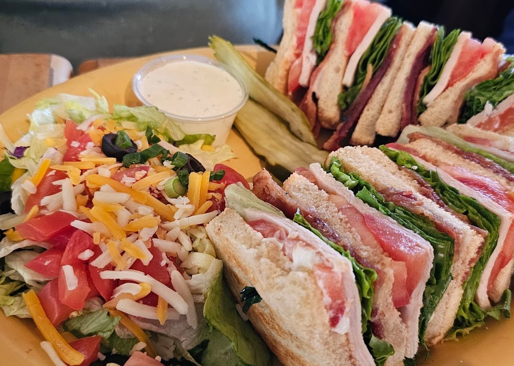 Beeb's Sports Bar & Grill 3