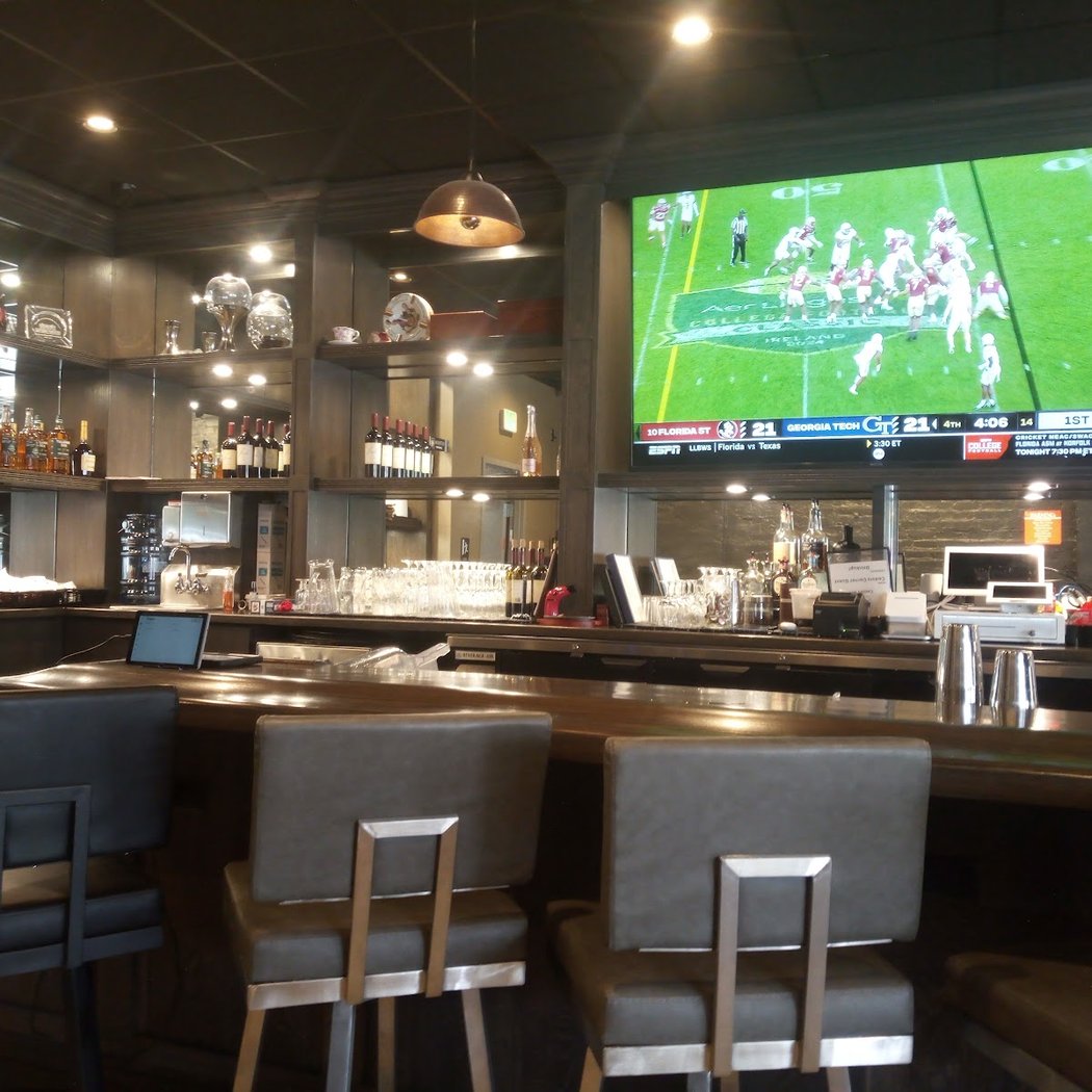 Cedars corner bar and kitchen 3