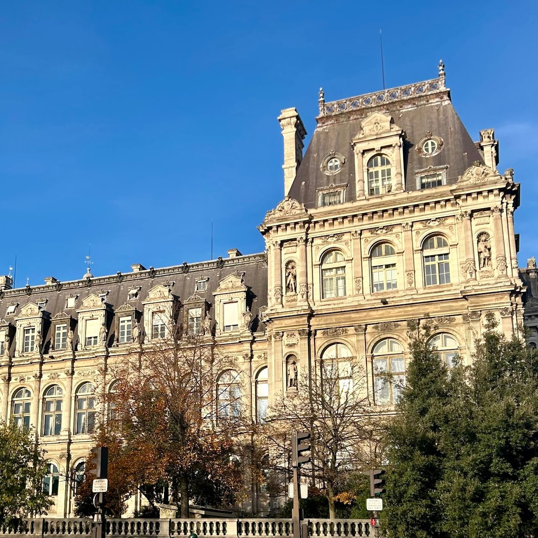 Place de l'Hôtel-de-Ville 1