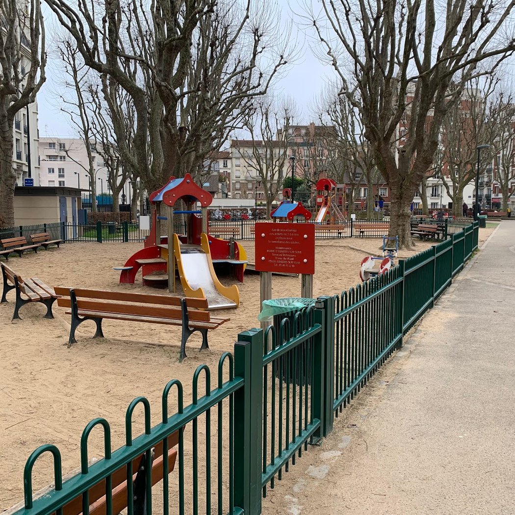 Square Gilbert Thomain 2