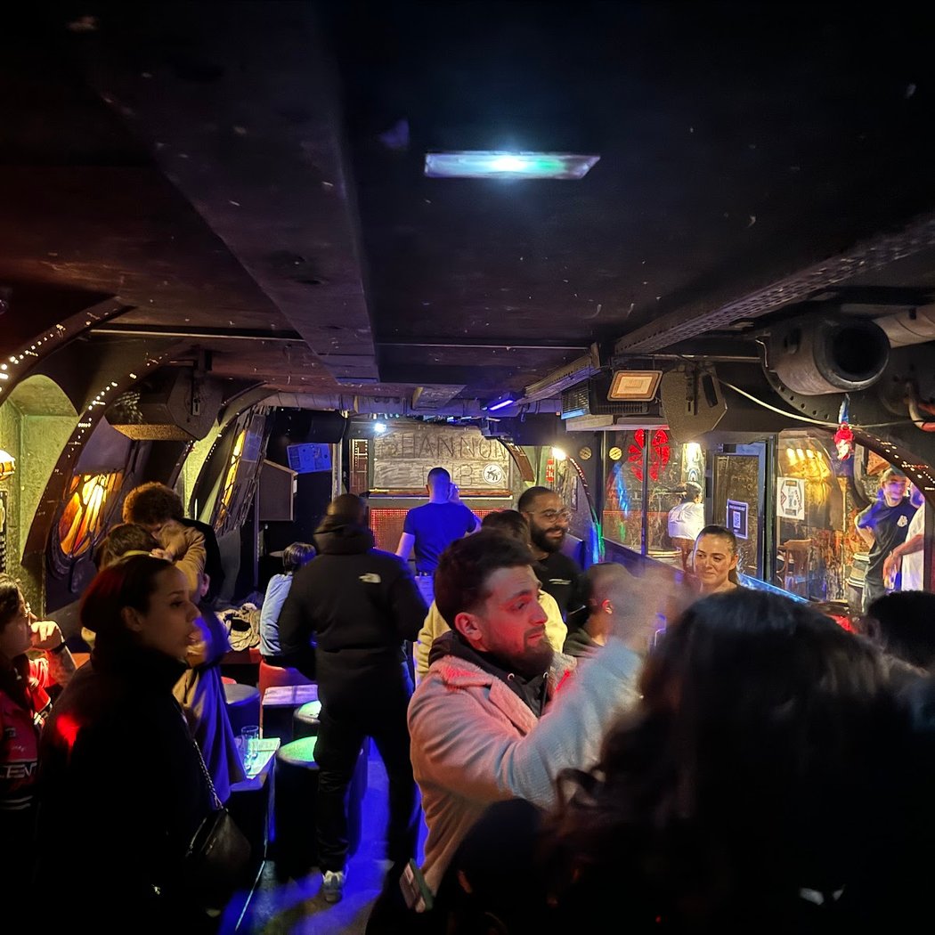 Shannon Pub 3