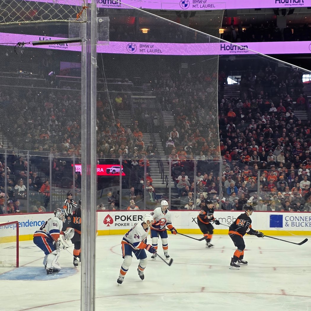 Hurricanes vs. Flyers 1