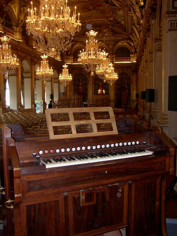 Grand Orgue en Liberté - Location d'orgues et instruments de musique de concert 1