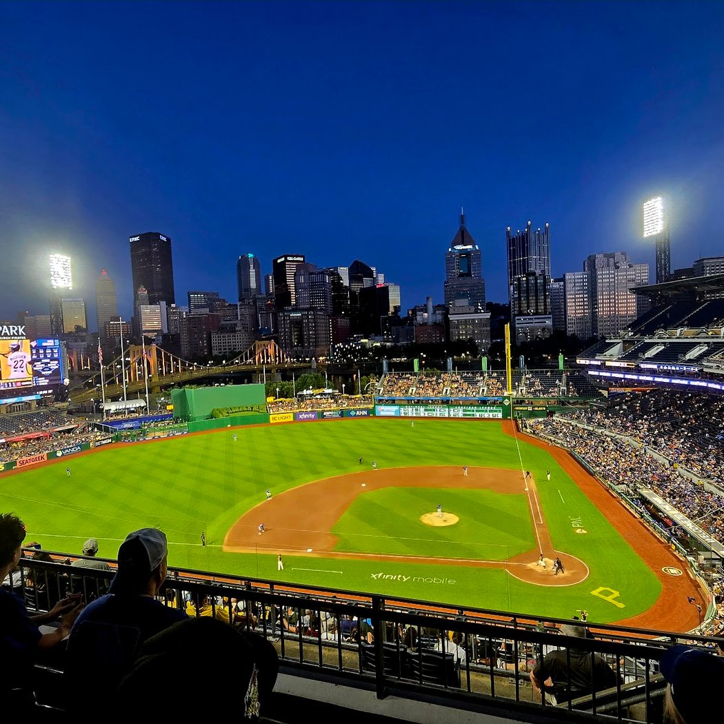 Pittsburgh Pirates Team Store 3