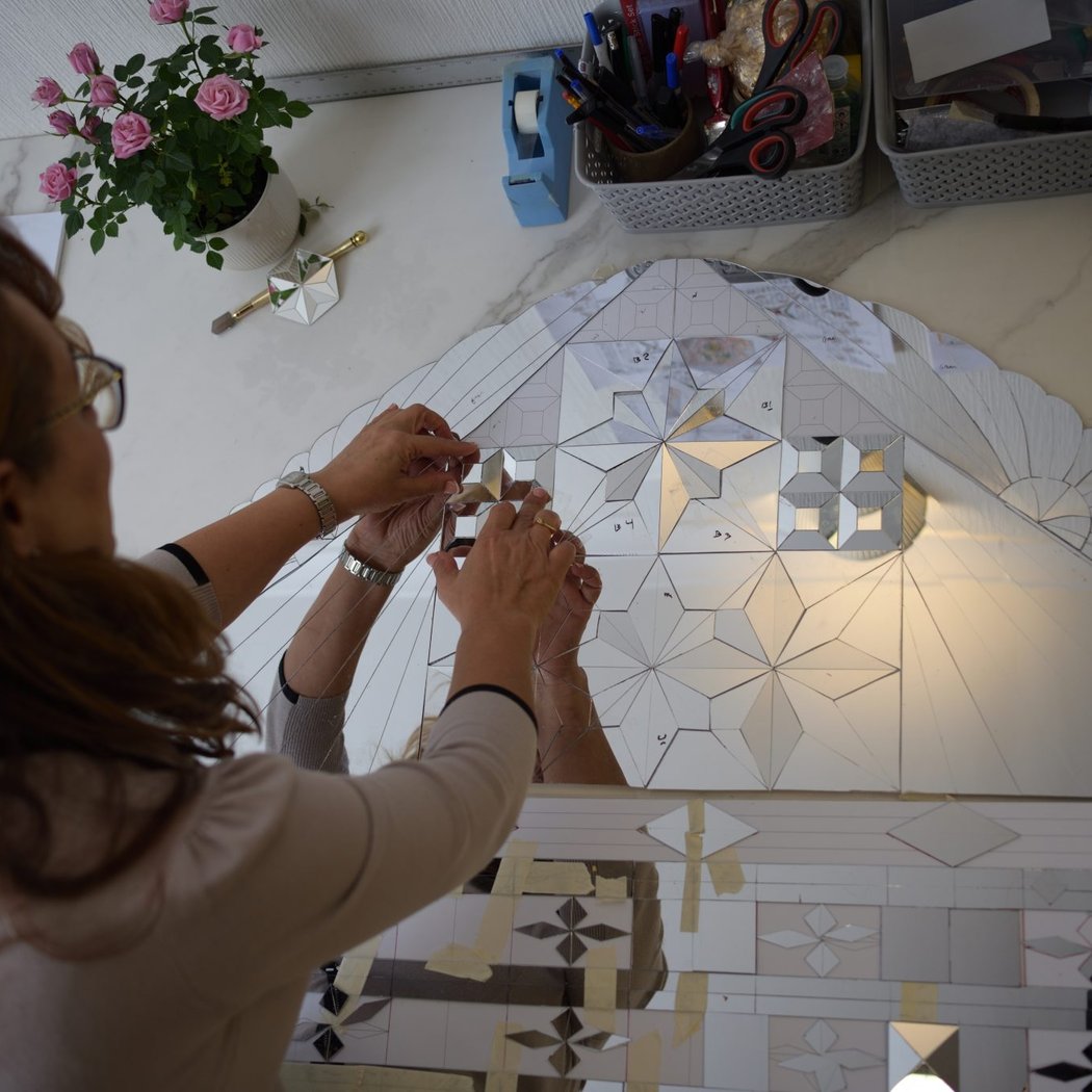 Compléter le miroir : atelier participatif d’Ayeneh-Kari (mosaïque de miroirs) 2