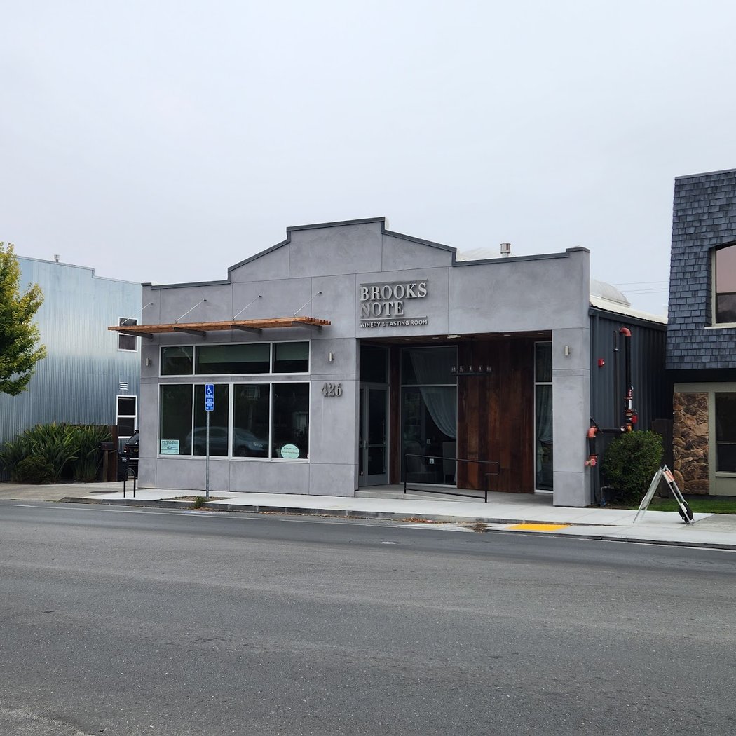 Brooks Note Winery and Tasting Room 3